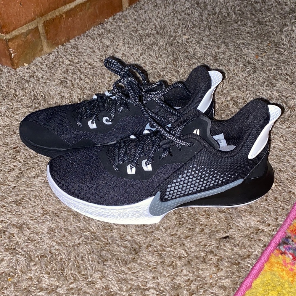 Never worn Black and White Mamba Fury sz 5 NO BOX